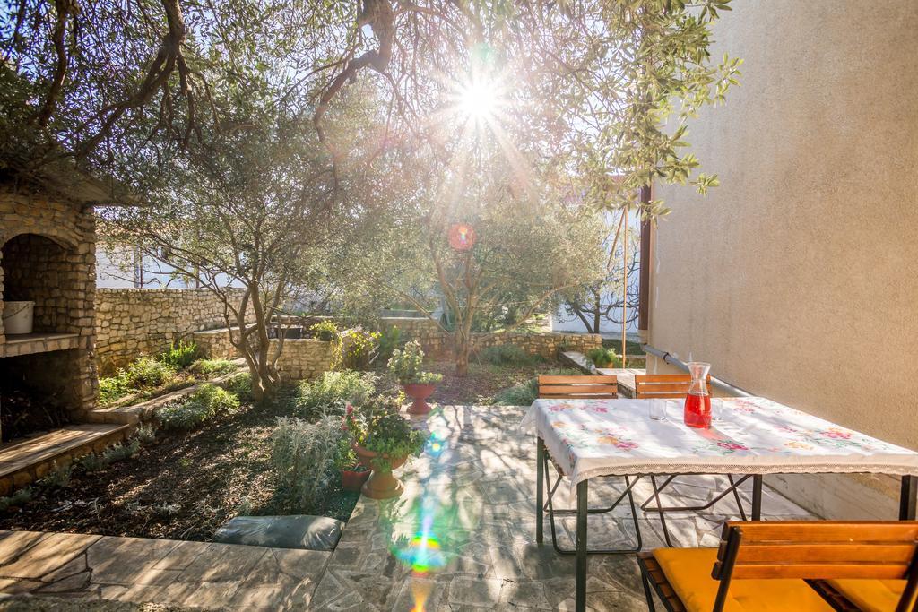 Apartment Srecko Vinišće Eksteriør bilde